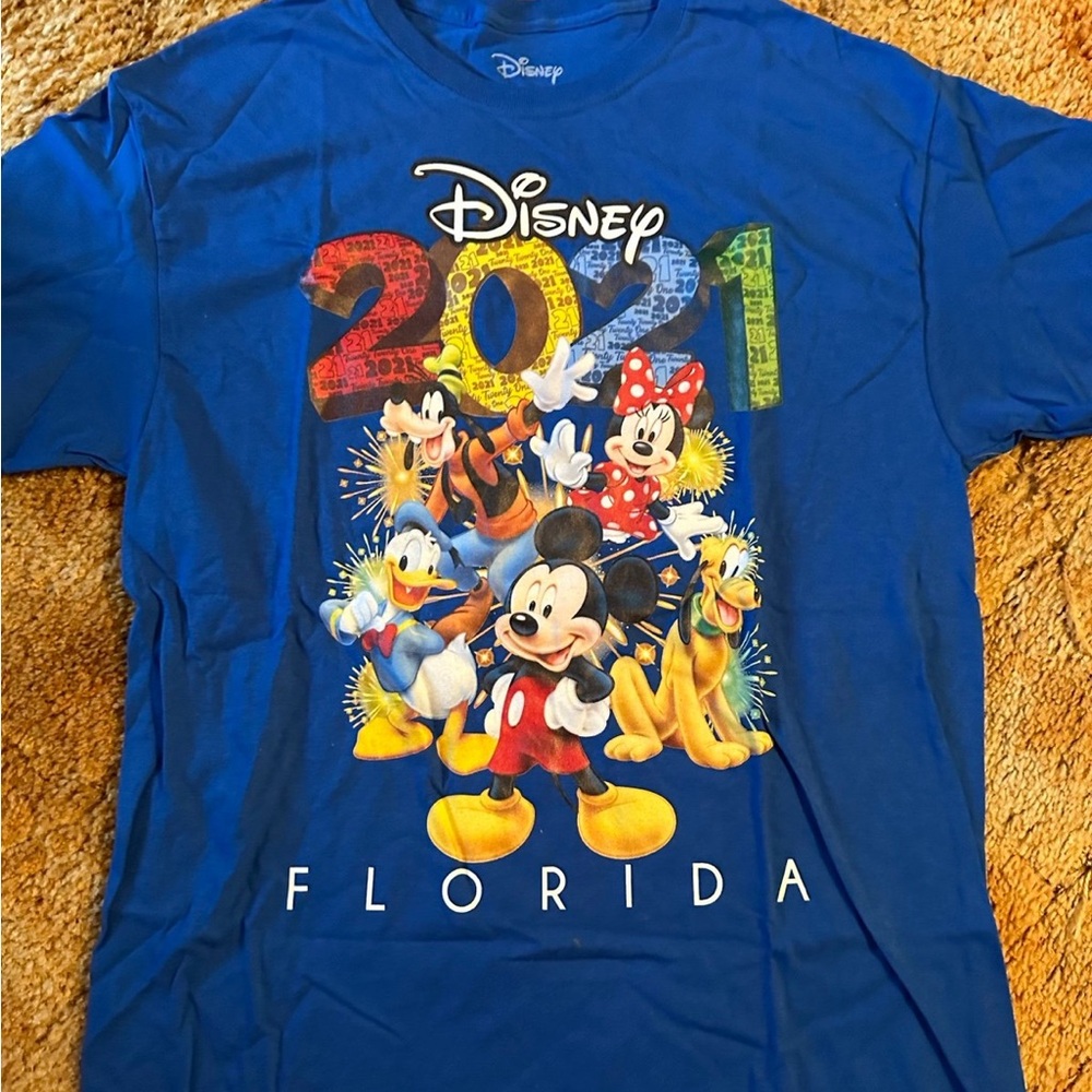 Disney World 2021 medium t shirt brand new
